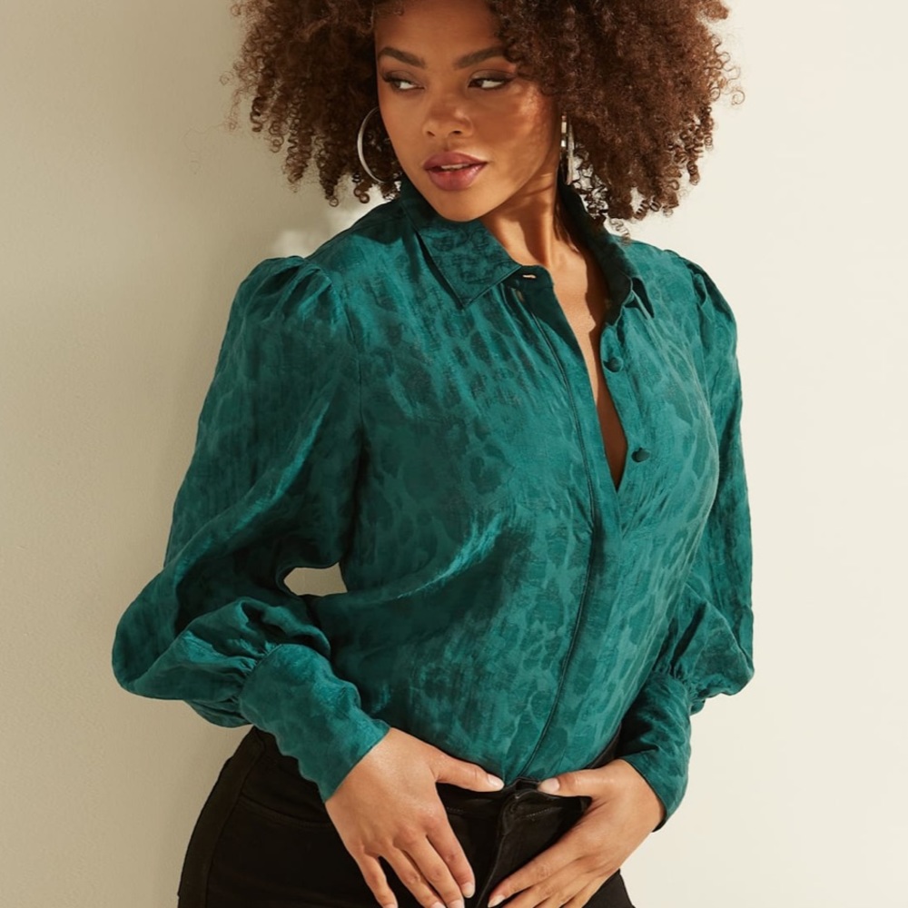 Guess brand new with tags women shirt leopard print green/blue